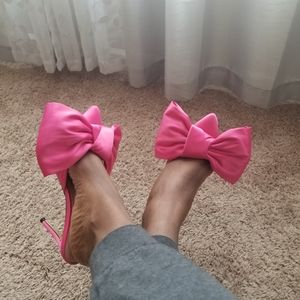 BOW HEELS